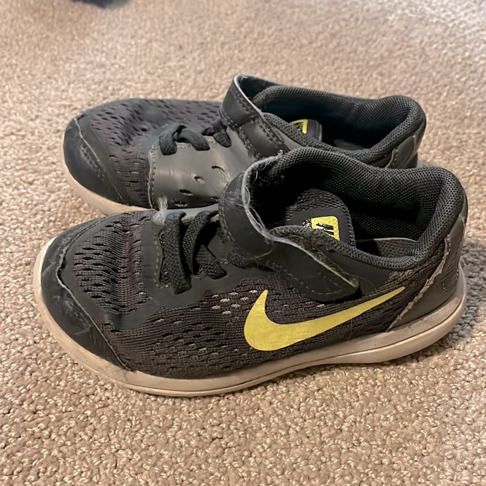 Boys Nike sneaker